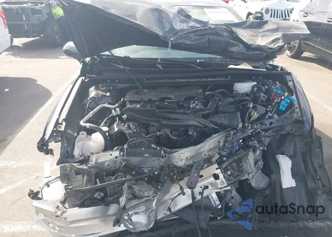 2025 Toyota Camry Le z USA, uszkodzony, nr VIN 4T1DAACK2SU168621